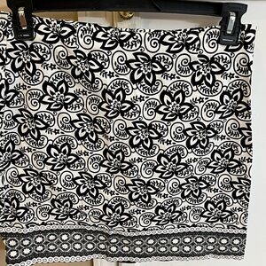 Geoffrey Beene Black and White Patterned Pencil Skirt